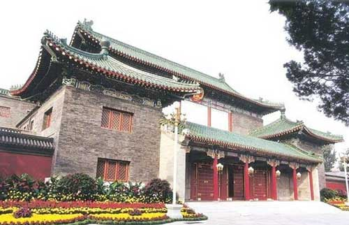 1955年怀仁堂授衔，毛泽东亲授元帅令，为何仍有三位元帅缺席