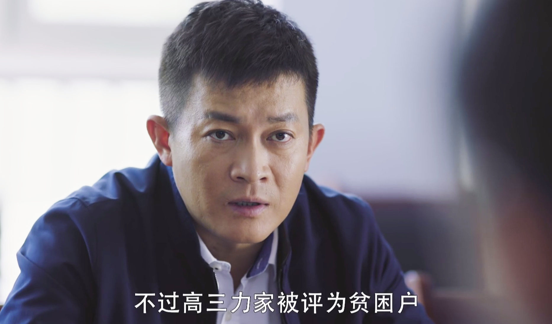 两人同岁曾经演师徒，新剧中徒弟发福显老，师傅反而显年轻
