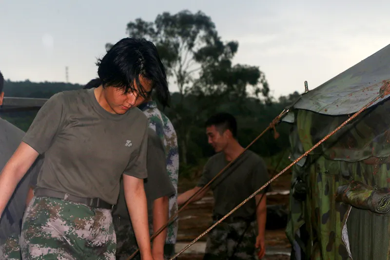 女兵野外驻训，到底有多野？