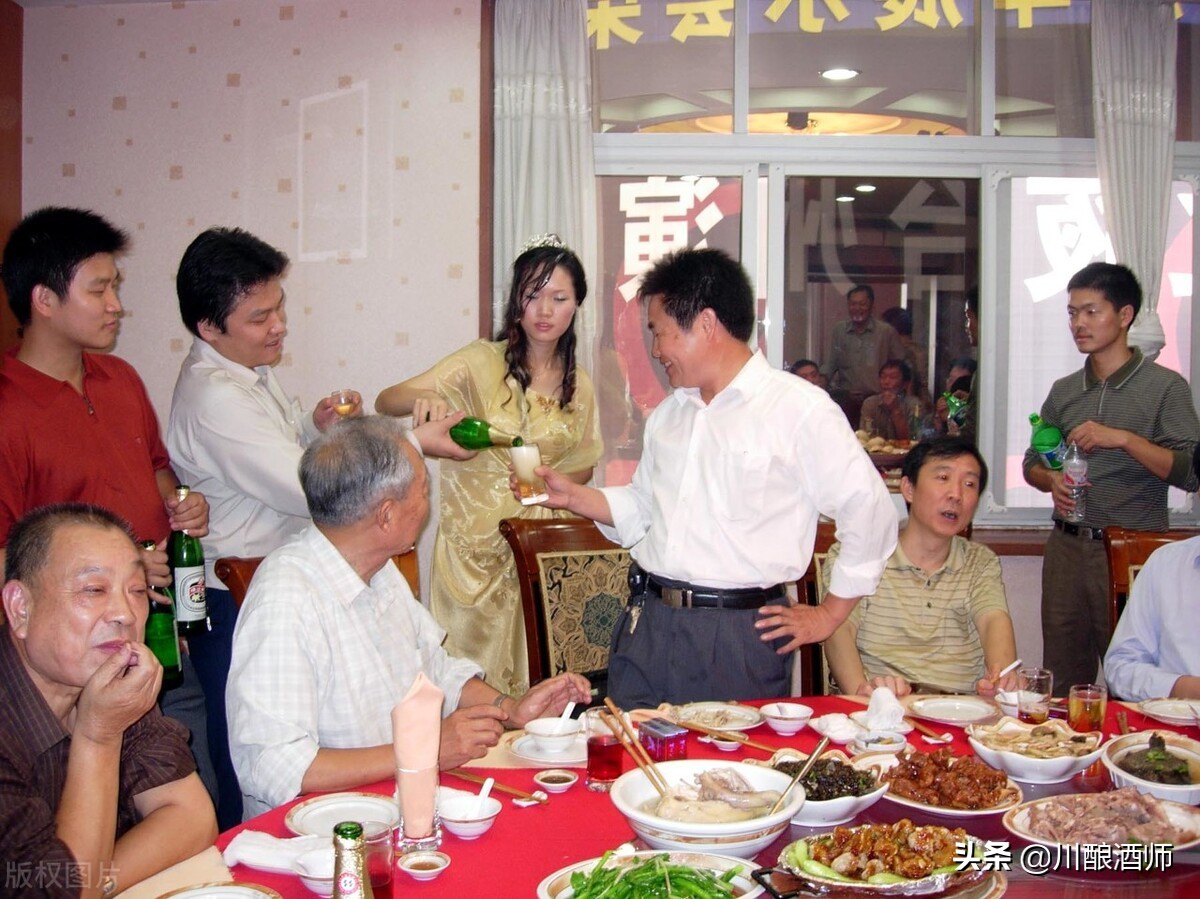 喝酒不僅要懂酒，還要懂禮儀，牢記酒桌10大禮儀，做有涵養(yǎng)的人