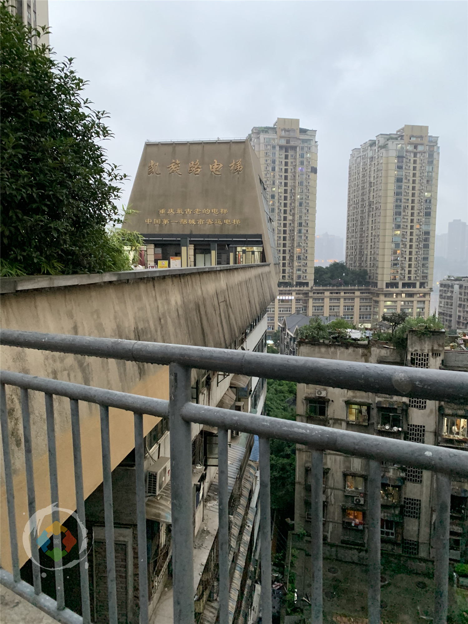 重庆储奇门的鳝鱼火锅，24小时营业，是白象街最后的坚守