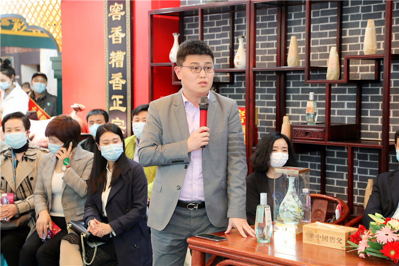 窖父匠心传承，中国窖父赖高淮全国糖酒会上共话白酒前世今生