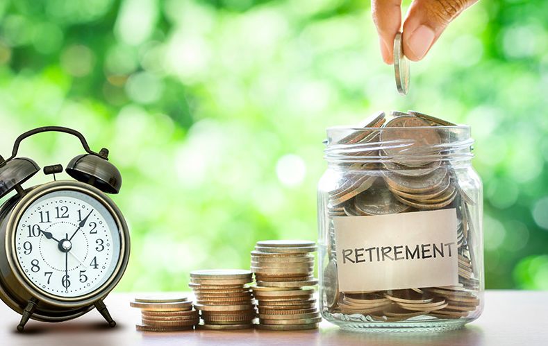 女性缴纳社保55岁才退休？满足这两个条件，50岁