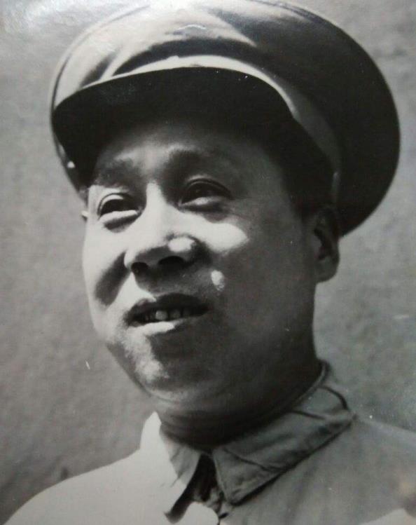 李贞：从童养媳到开国少将，一生经历3次婚姻，