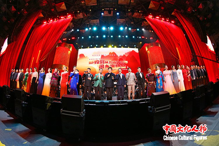 郁钧剑从艺五十<font color=red>周年</font>回乡演唱会70位歌唱家倾情演绎民族经典