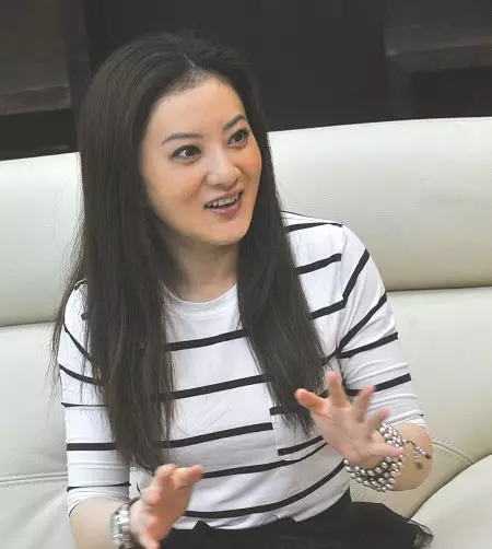 “国民闺女”金铭：9岁爆红，19岁上北大，40岁至