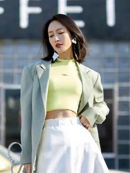 当杨幂撞衫王鸥，仅差4岁，却真正见识到什么叫俗气，什么叫高级