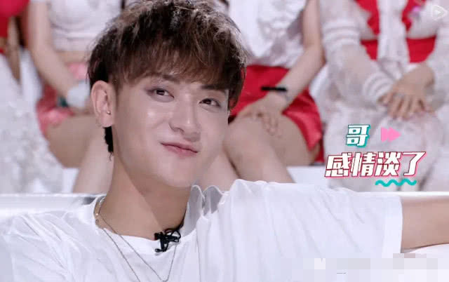 创3摄像师关闭美颜，黄子韬真实皮肤还好，看到