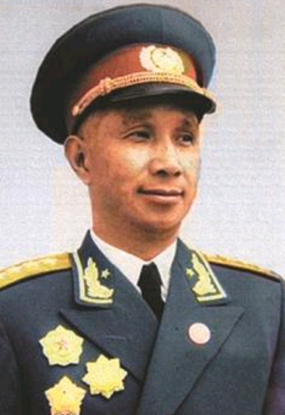 55年大授衔：主席不当大元帅，粟裕等让帅自降级