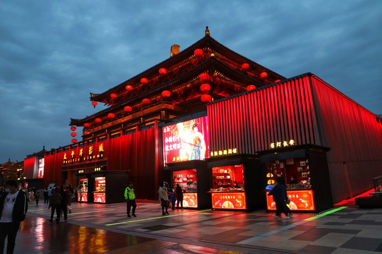 What camera lens falls is big the Tang Dynasty not nocturnal city, xi'an is the most beautiful night scene, come here if suddenly passes through days
