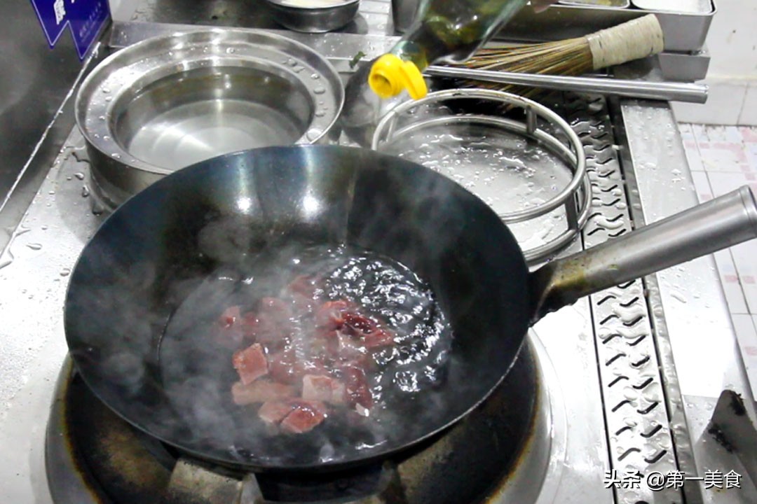 图片[4]-土豆烧牛肉做法步骤图 色泽红润的-起舞食谱网