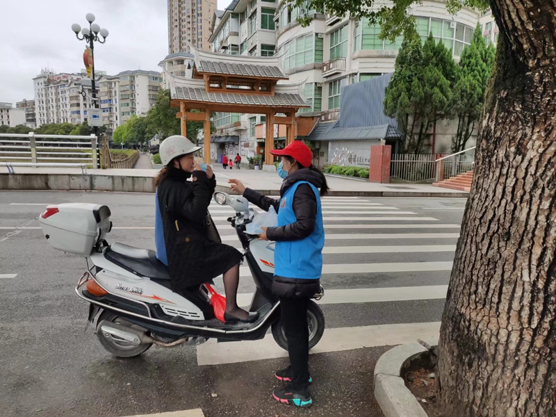 弘扬雷锋精神 照亮志愿之路 记福建省泉州市德化县志愿者周碧春