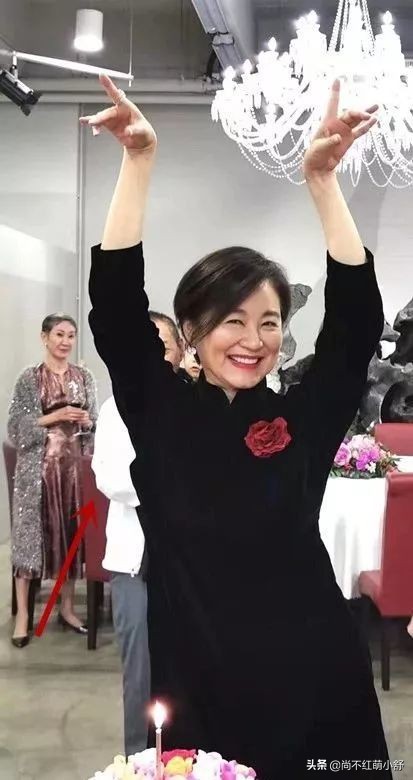 林青霞活了一场漂亮的人生，年轻时穿衣好潮，