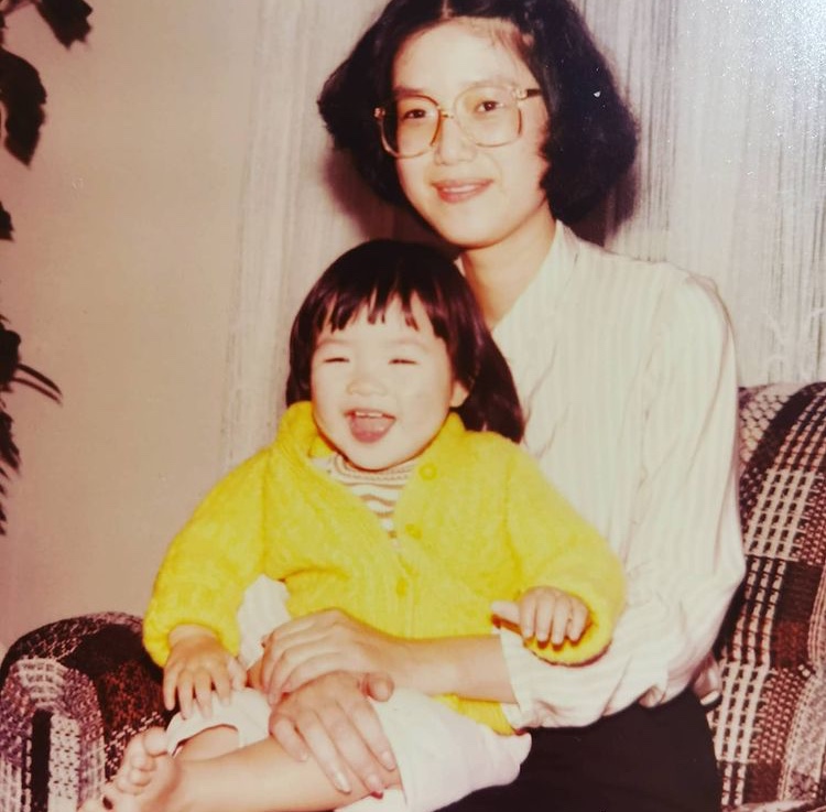 陳茵媺母女同框送婦女節祝福，3歲女兒完美復制媽媽顏值和燦笑