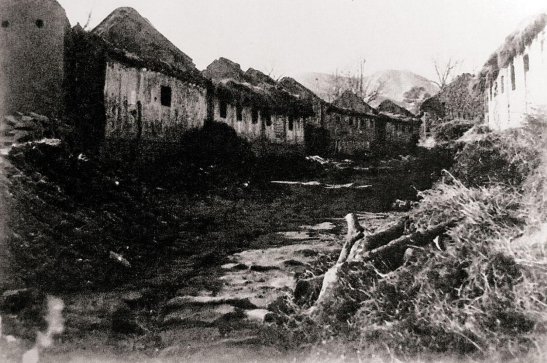 司马懿可没有迫击炮！伪军连长痴迷京剧，对着