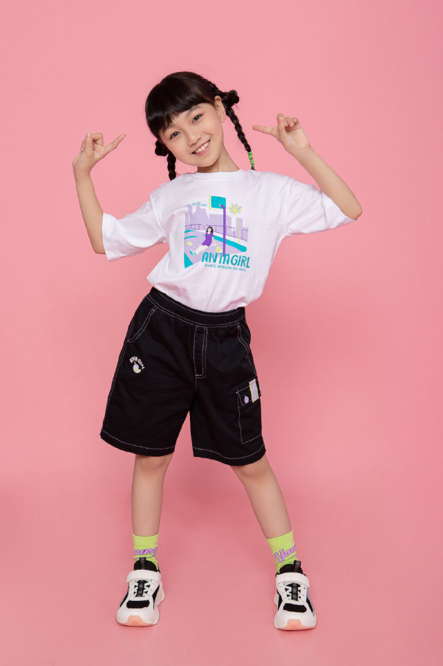 小山竹近照變化大，長高變瘦美到認不出了，打扮清新俏皮宛如仙女