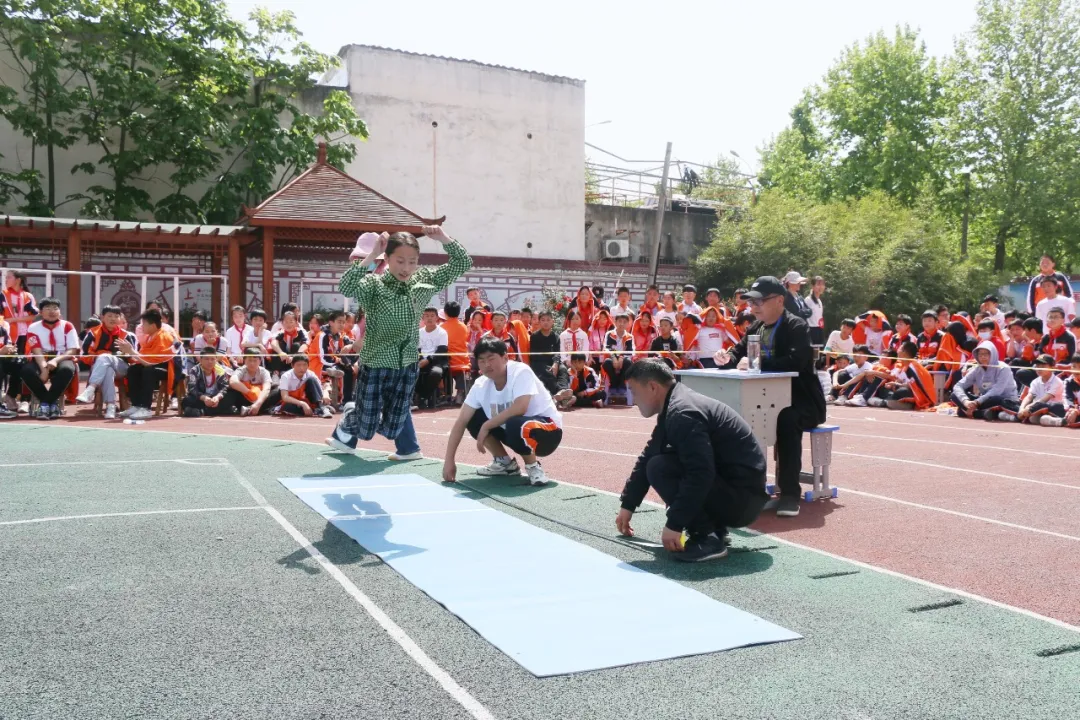 驻马店市第二十一小学怎么样?春季趣味运动会(图14)