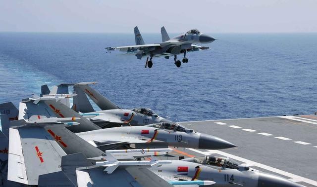 被中国反超后，美海军才弃用的电磁弹射器？我