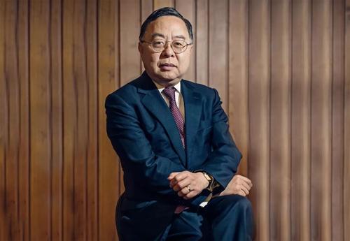 地产界富豪，国内捞金1000亿后，为何只给美国捐