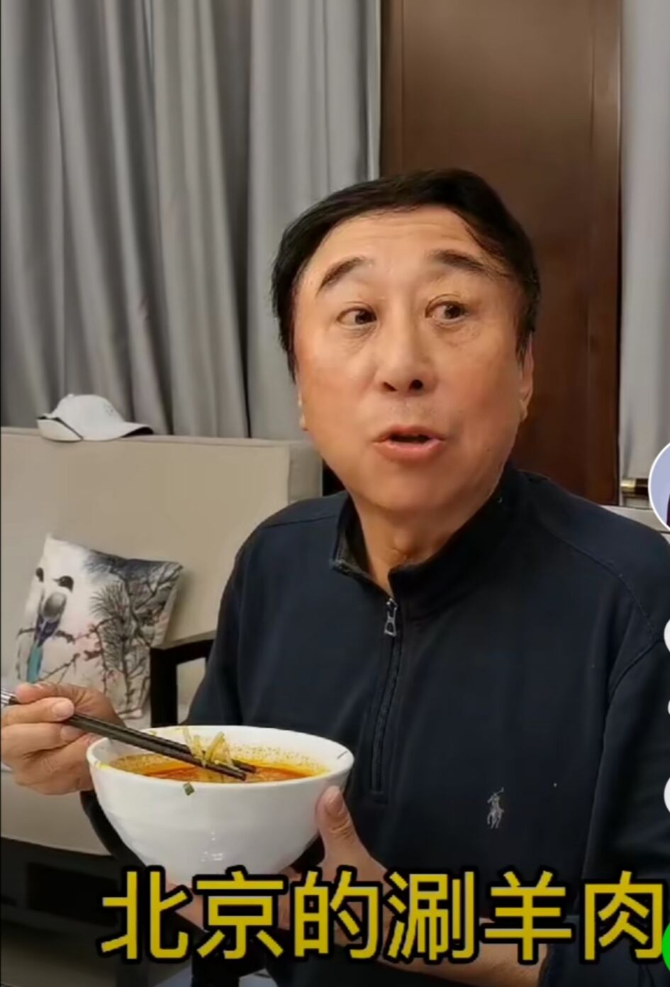 63岁冯巩冬至晒视频，妻子孙子都不在身旁，仅有徒弟大头哥陪伴