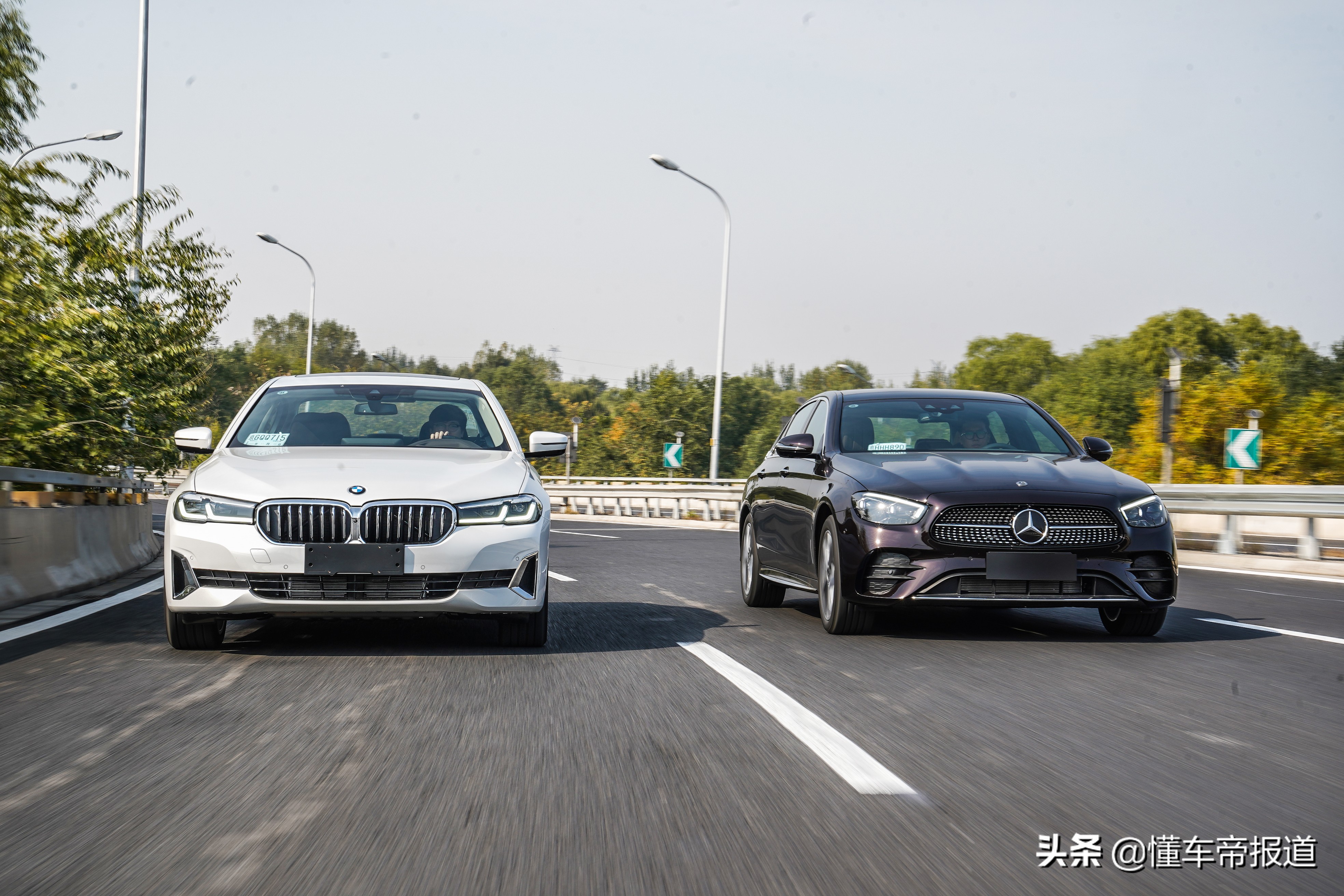 新车 | 宿敌对决！首试2021款宝马5系对比奔驰E级