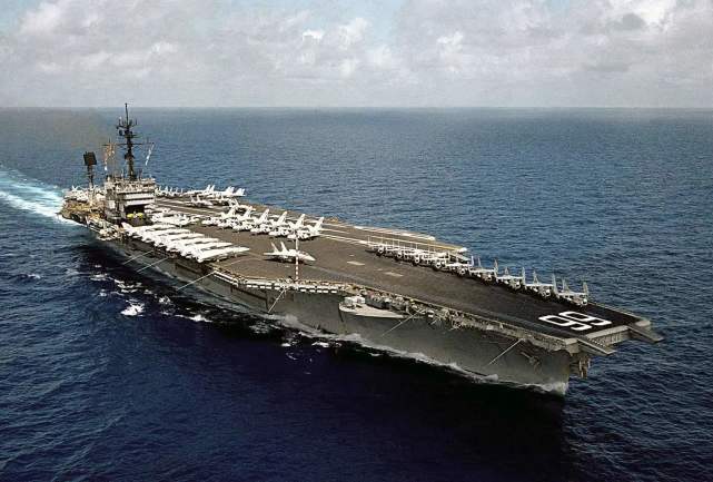 海底引爆2万吨核弹，登陆舰直接被气化，航母被