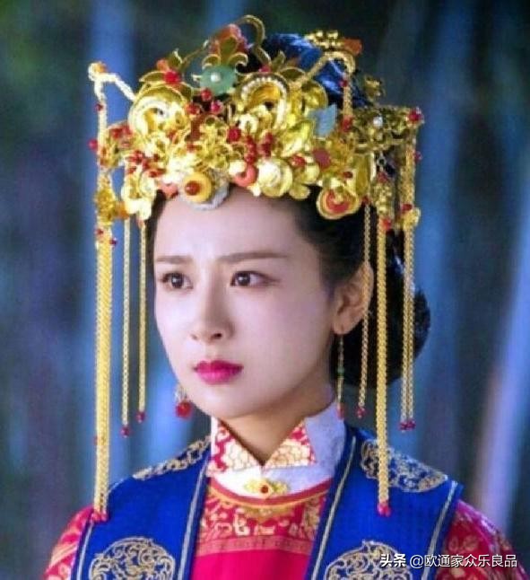 见过杨紫的西式婚纱照，美若天仙，再看看中式婚服，网友神评