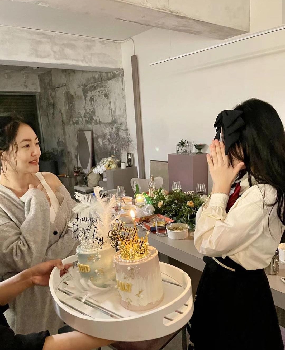 小s13歲女兒曬慶生照，Lily清純甜美，母女四人同框似姐妹