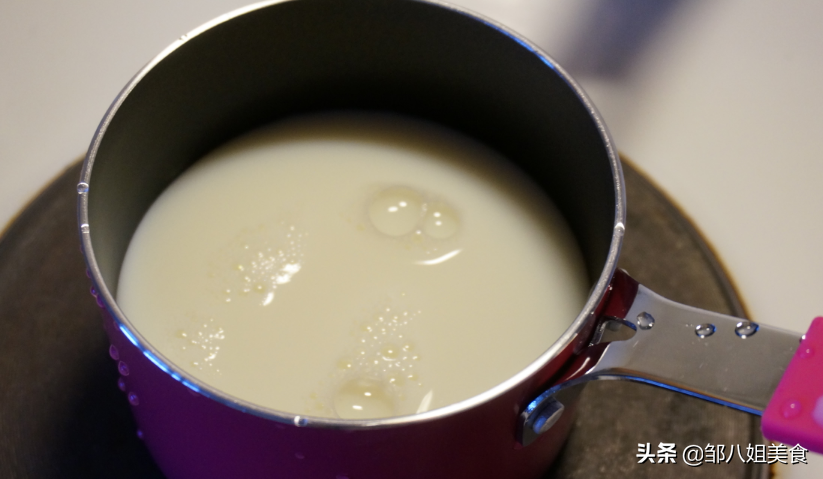 原来炸油条很简单，想吃就做，个个空心蓬松，金黄酥脆，教您方法