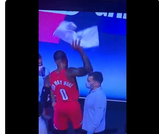 湖人G2賽後最新消息！利拉德請戰打G3，濃眉調侃老詹遭爆粗口