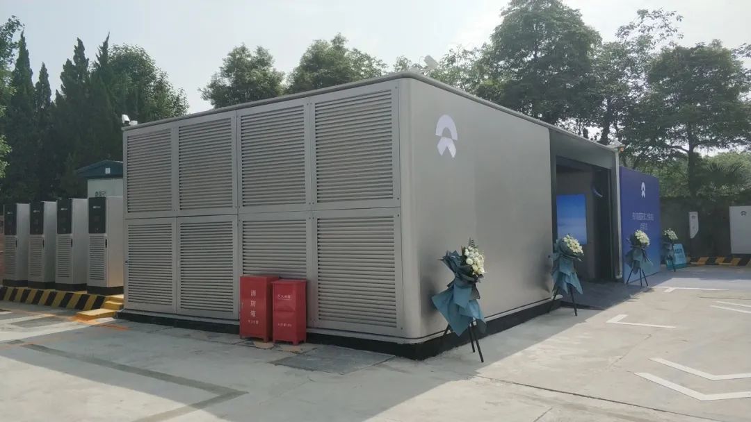 5分钟换电池，续航500+，蔚来二代换电站堪比加油站了？