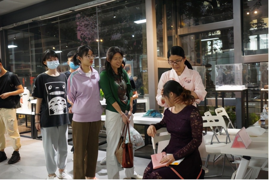 中医药“非遗进校园”岭南陈氏针法贴心传道送健康