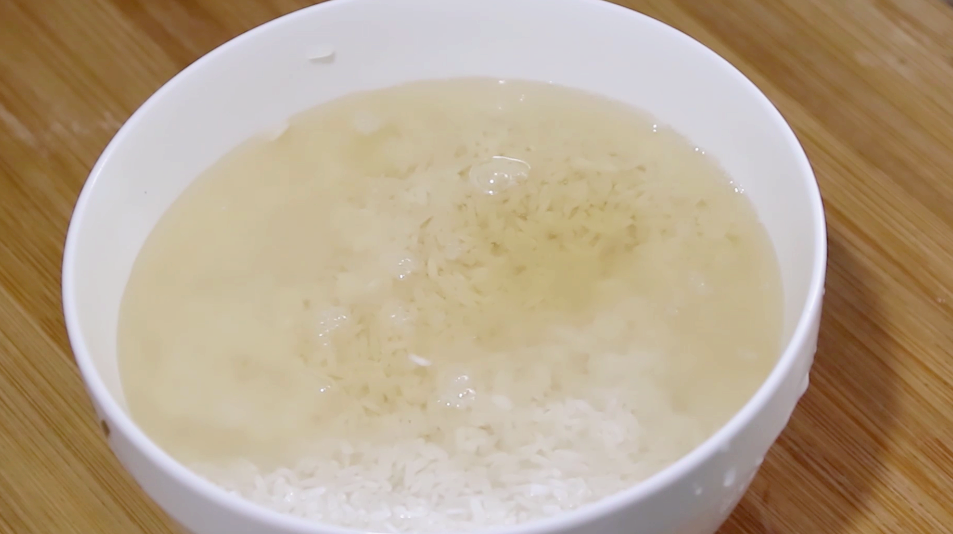 把臘腸丟進大米里，太厲害了，鮮香又美味，不愧是老保姆的拿手菜