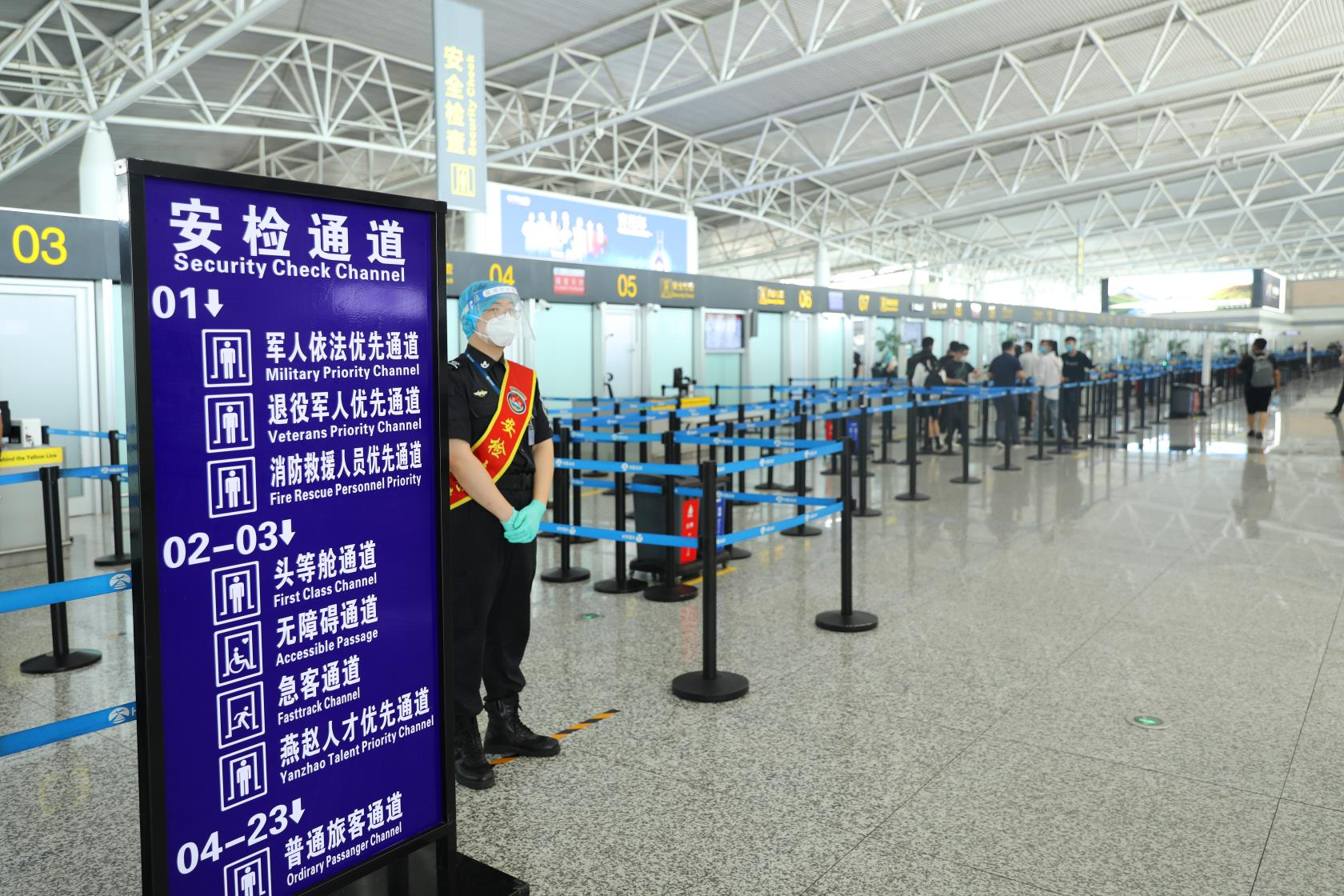 竞博jbo官网安检查获一旅客冒用他人证件过检