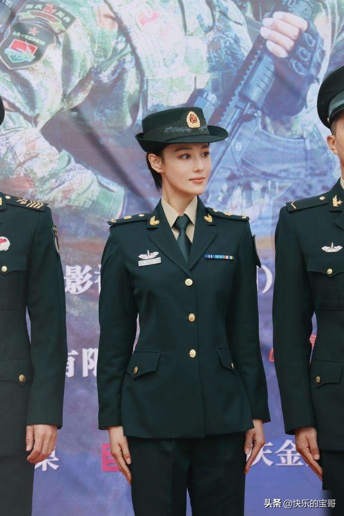不愛紅裝愛武裝，女明星的軍裝照，哪一個是你心中的氣質女