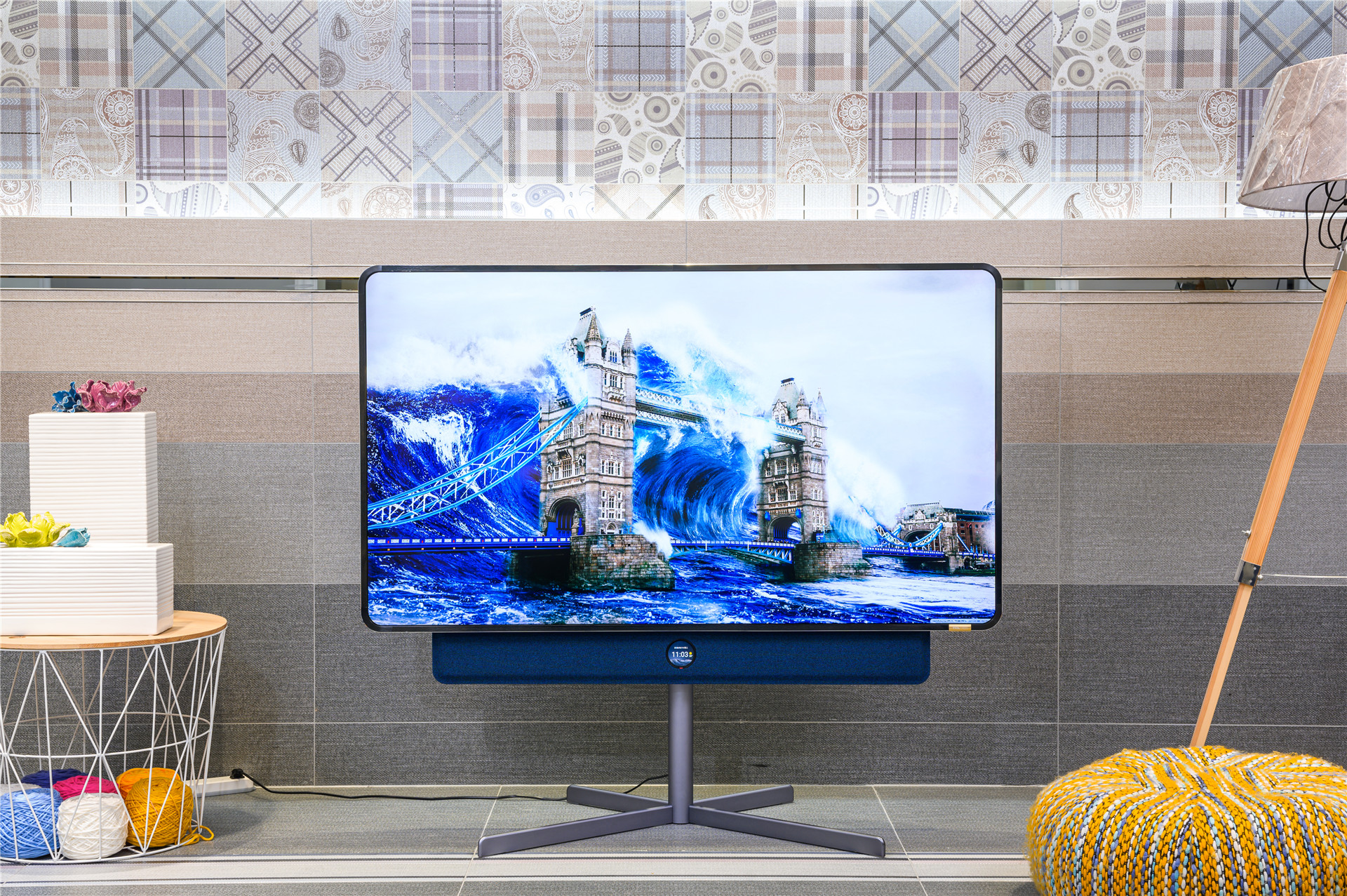 How long didn't you watch TV with family? Can rotate XESS of TV TCL · rotates Zhi Bing experiences