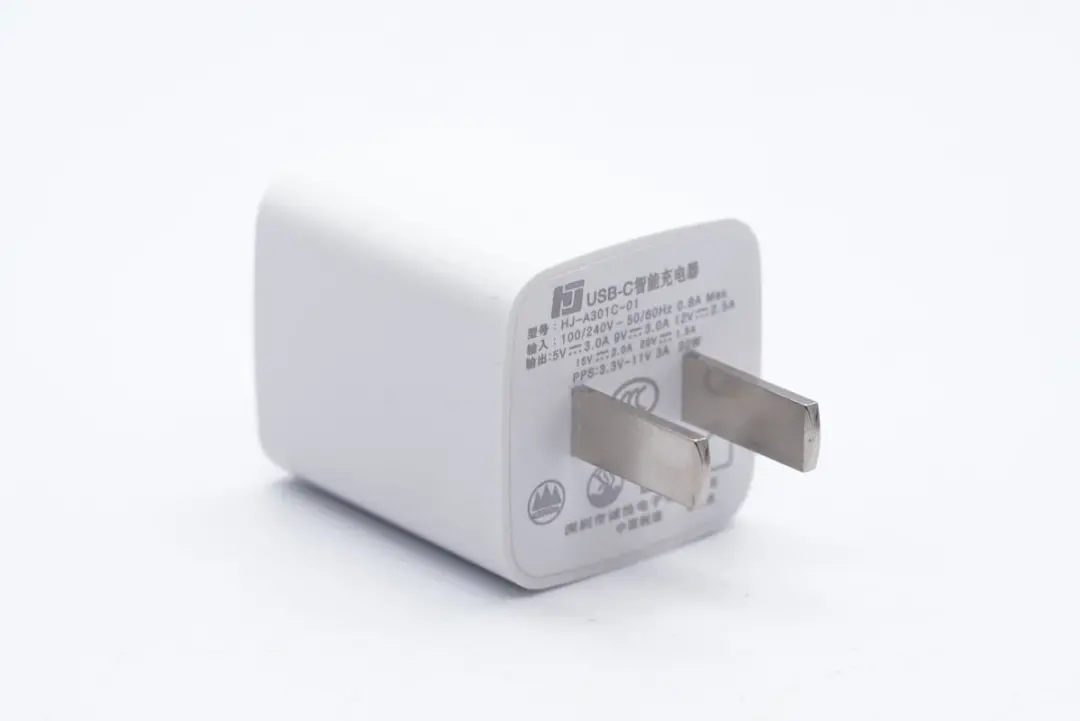 iPhone 13新机即将发布，35家工厂推出上百款快充新品