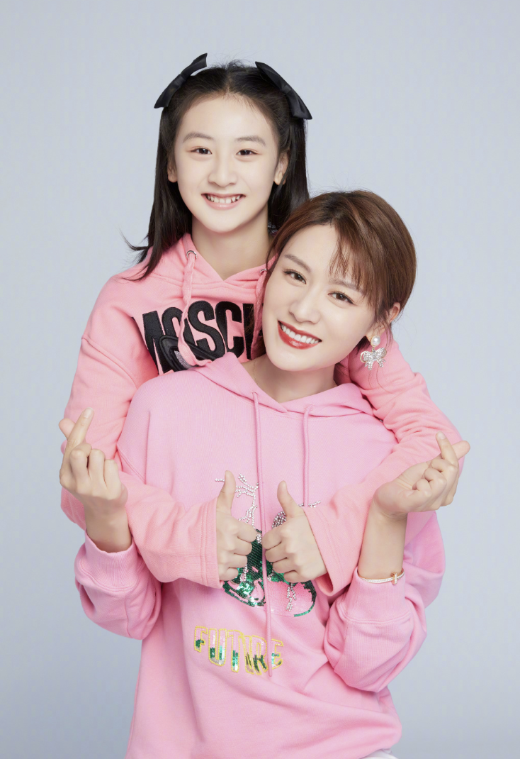 田亮葉一茜為13歲女兒慶生，森碟和爸爸共用一張臉，乖巧又美麗