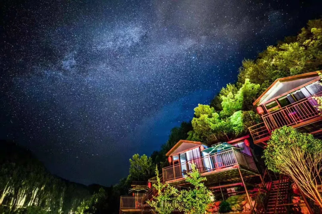 中国旅游日为更好地服务游客,恩施地心谷景区错峰免费
