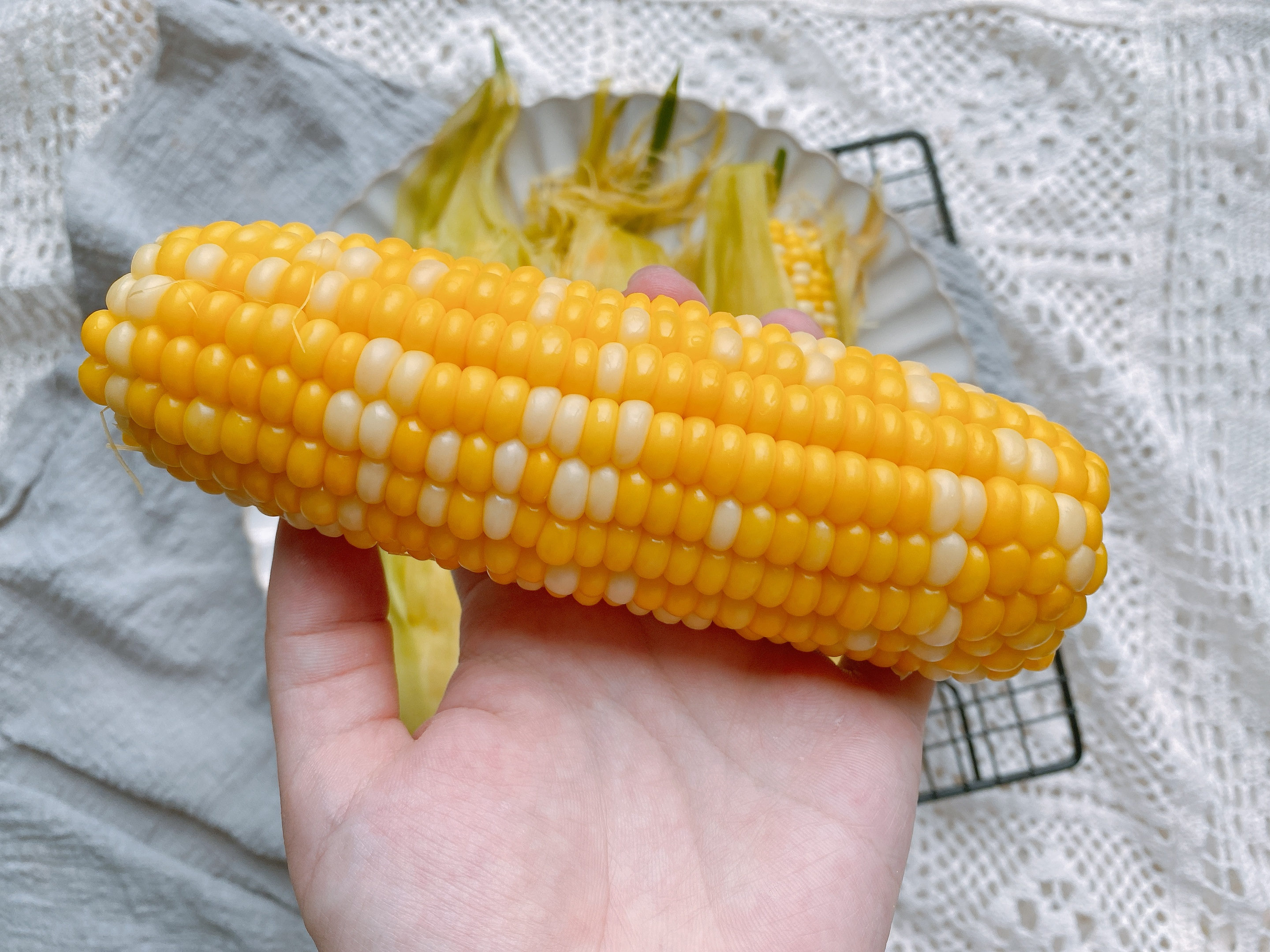 玉米保存有技巧，直接放冰箱冻就错了，多做2步，放一年还很鲜甜