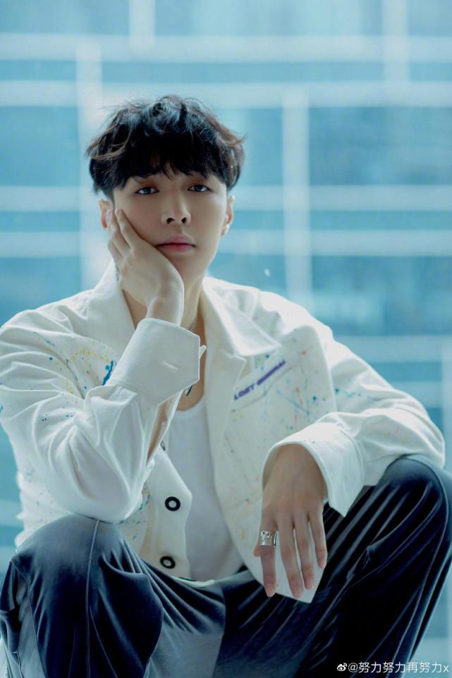 Zhang Yi promotes company plum show to send a blessing completely, EXO foreground is provoking and anxious, difficult implementation of 9 awl flourishing age