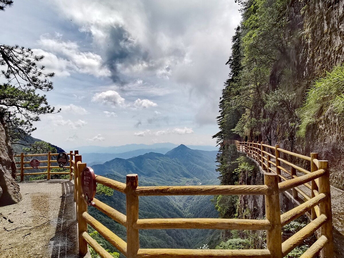 一生必去的10座低调名山，风景不输三山五岳，比佛、道教名山都美