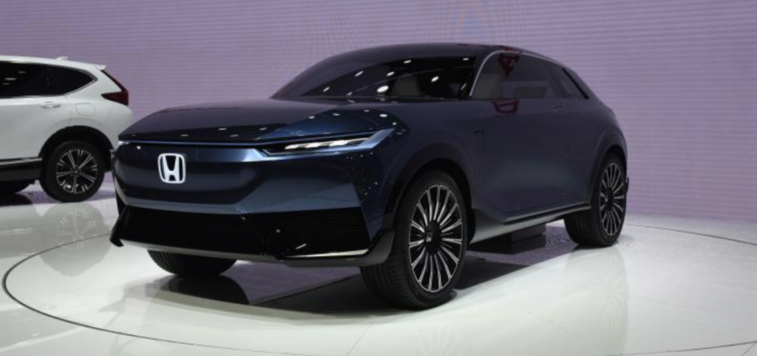 奔驰超6款新车将亮相上海车展；宝马新款3系谍照曝光