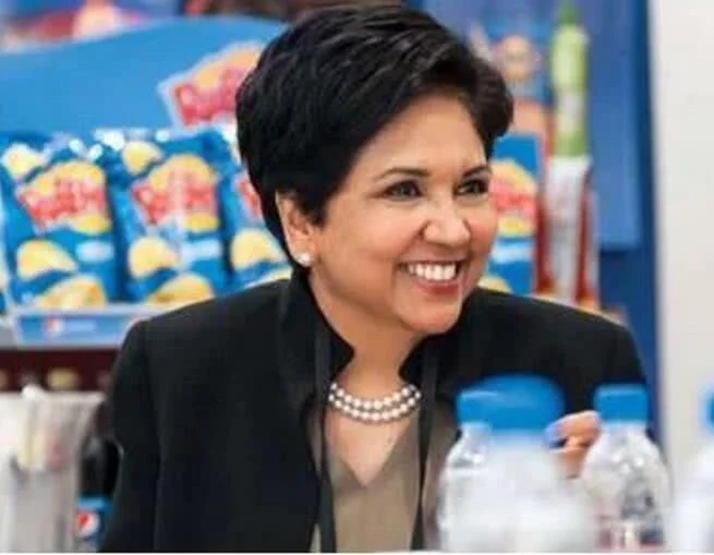 这个印度女人打败可口可乐，每天从我国赚走9千