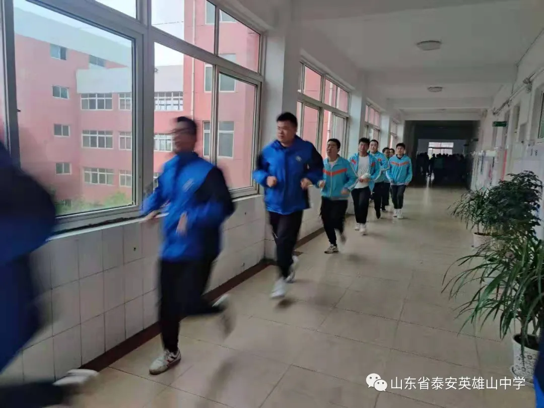 山東省泰安英雄山中學(xué)怎么樣?恰是青春奮進(jìn)時(shí)(圖24) 山東省泰安英雄山中學(xué)怎么樣?恰是青春奮進(jìn)時(shí)(圖24)