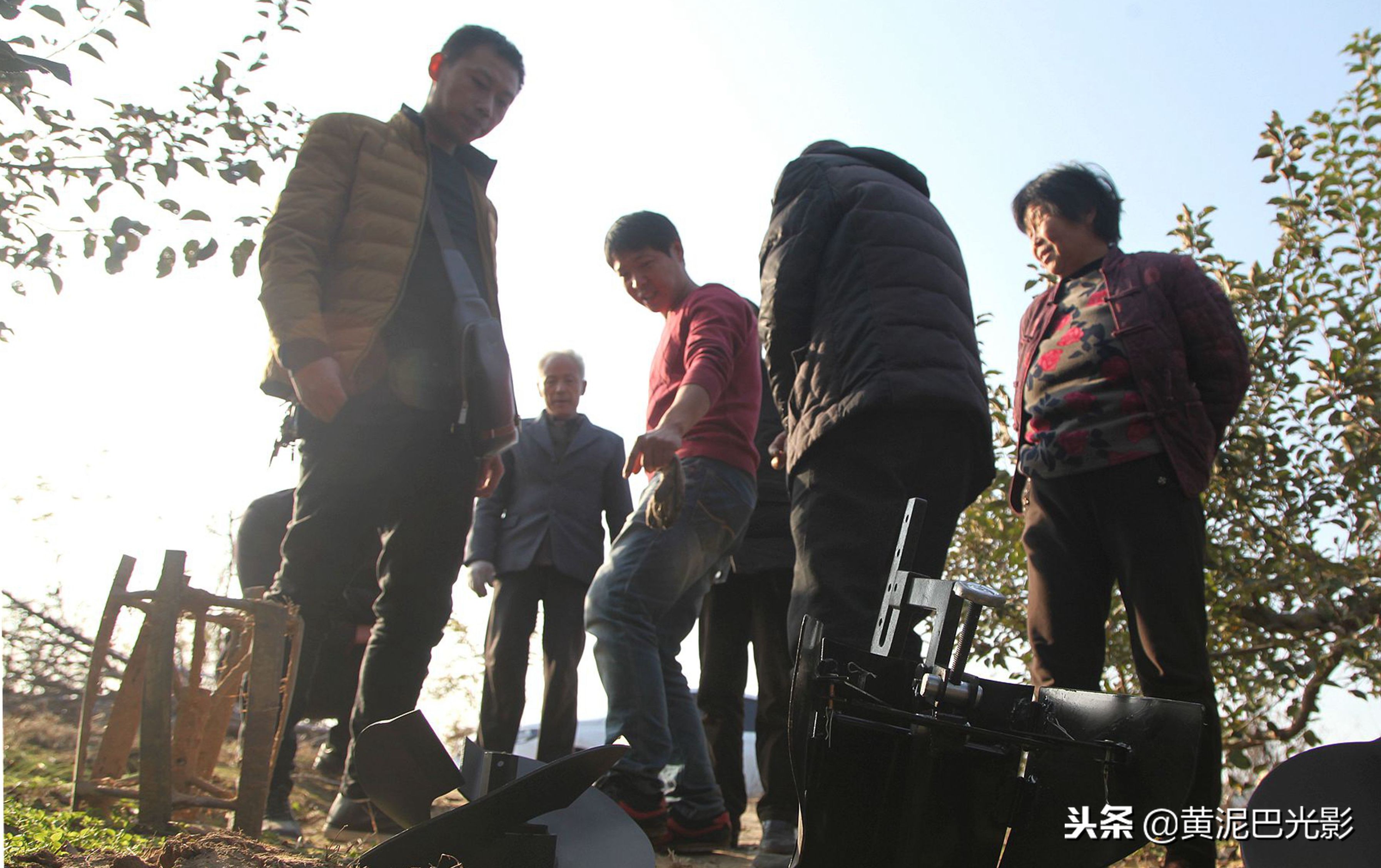 山西農(nóng)民在農(nóng)村賣這種耕種“神器”，1臺(tái)3000元，1年賣600臺(tái)