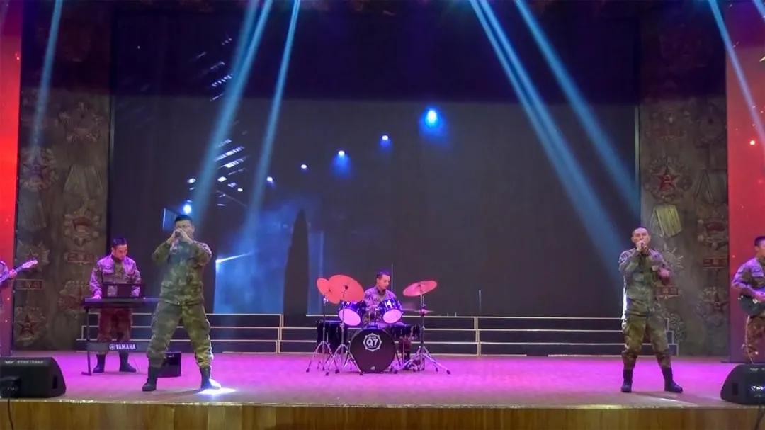 ���Ƚ����á��侯<a href=http://www.cngansu.cn/news/ target=_blank class=infotextkey>����</a>�ܶӰ���֧�� | ½����82���ž�ĳ��