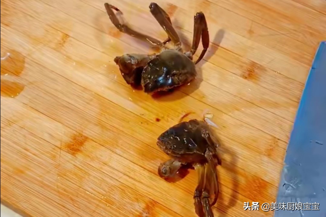 Sharing the recipes of spicy crabs, the spicy crabs made in this way, my husband drools when he smells them