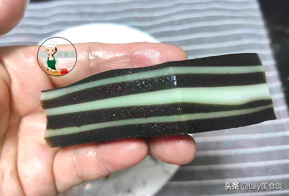 夏天，这蒸糕常做给家人吃，一拌一蒸，爽滑筋道香甜，营养不上火