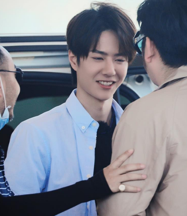 王一博发微博痛斥私生饭，车上被装跟踪器，半